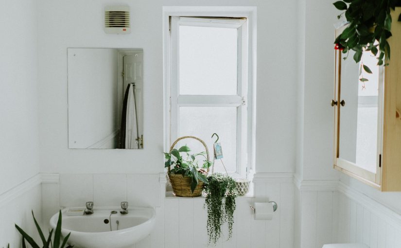 Sådan finder du badeværelsesmøbler på tilbud – spar penge og få stilfuldt design